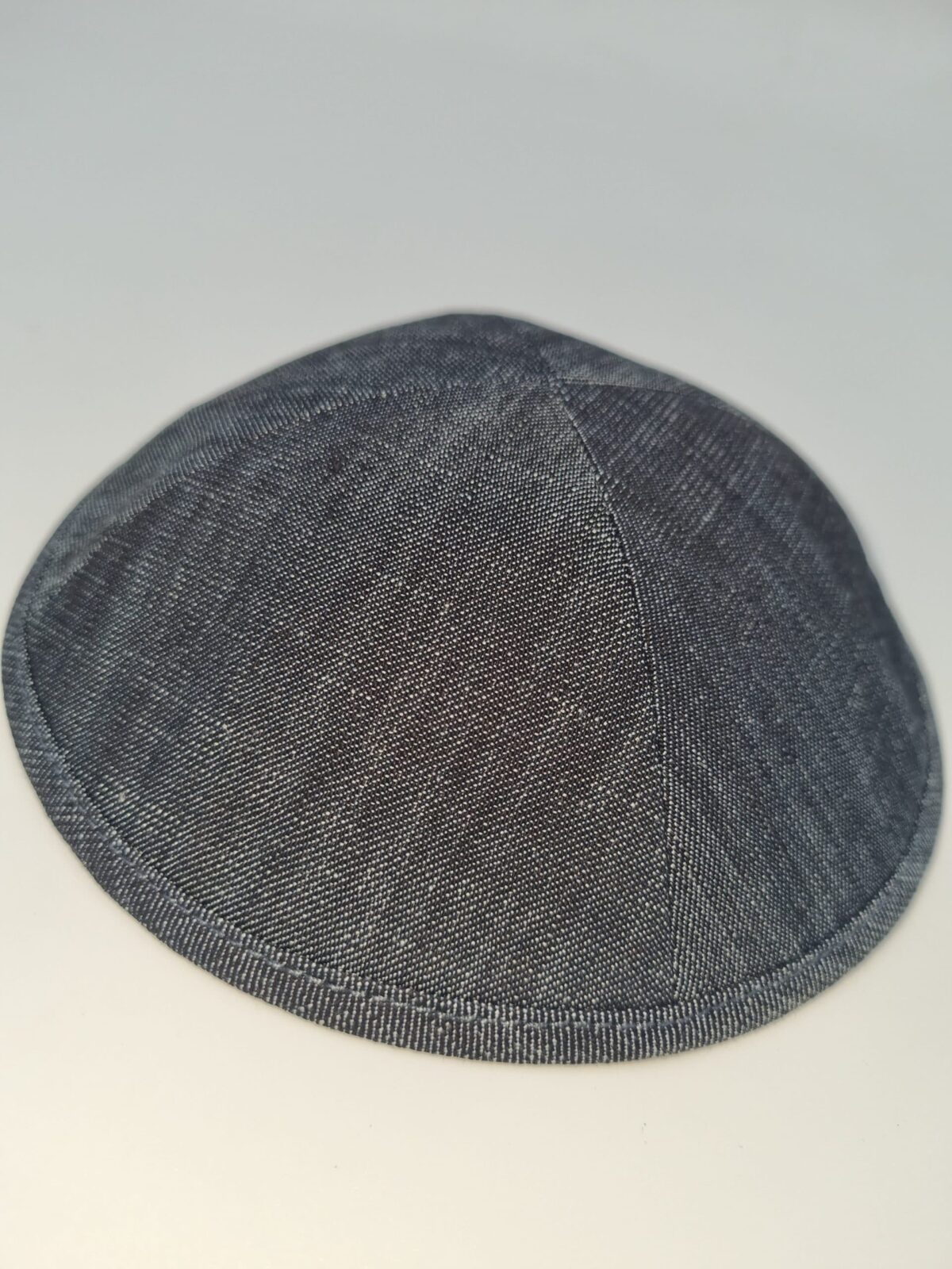כיפה ג'ינס שחור מידה M-XXL עם מקום לסיכה