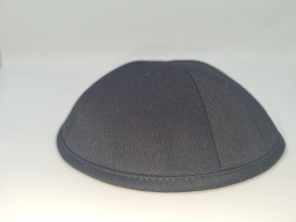 כיפה כותנה שחור שטוח –  M-XL עם מקום לסיכה – AMERICAN KIPPAH