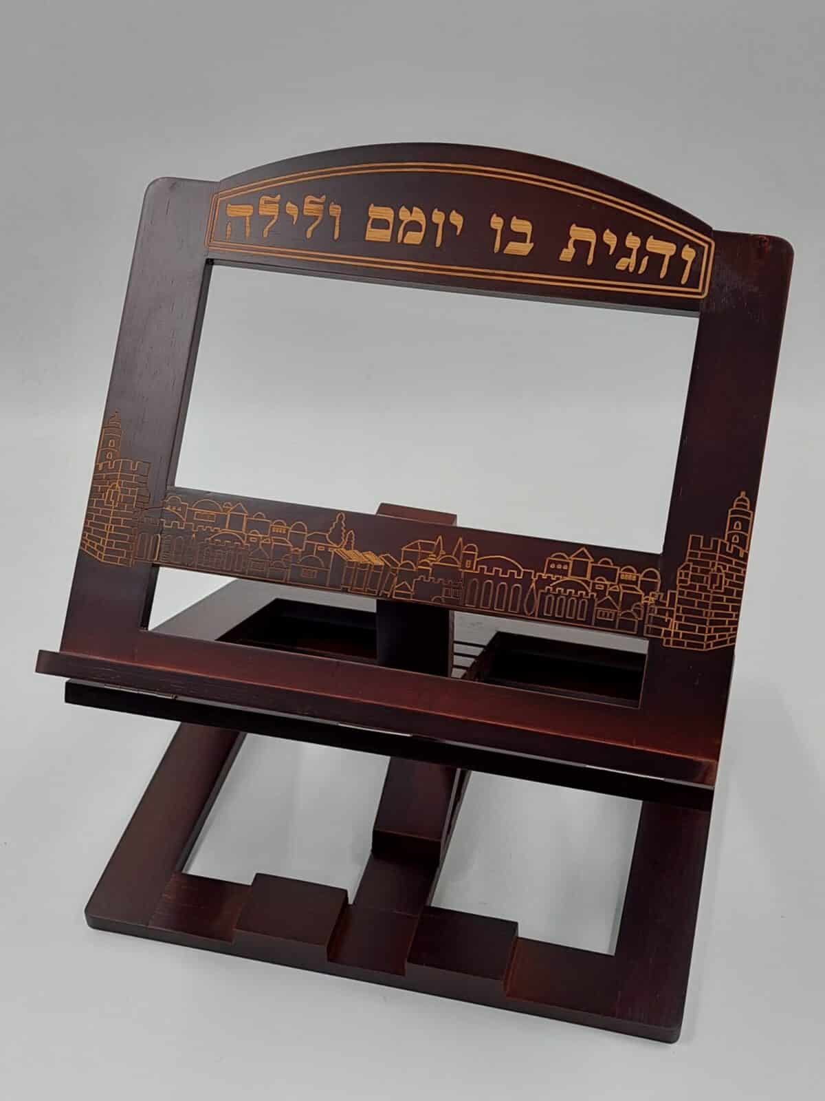 סטנדר שולחני – חום מהגוני 2 קומות "ירושלים"