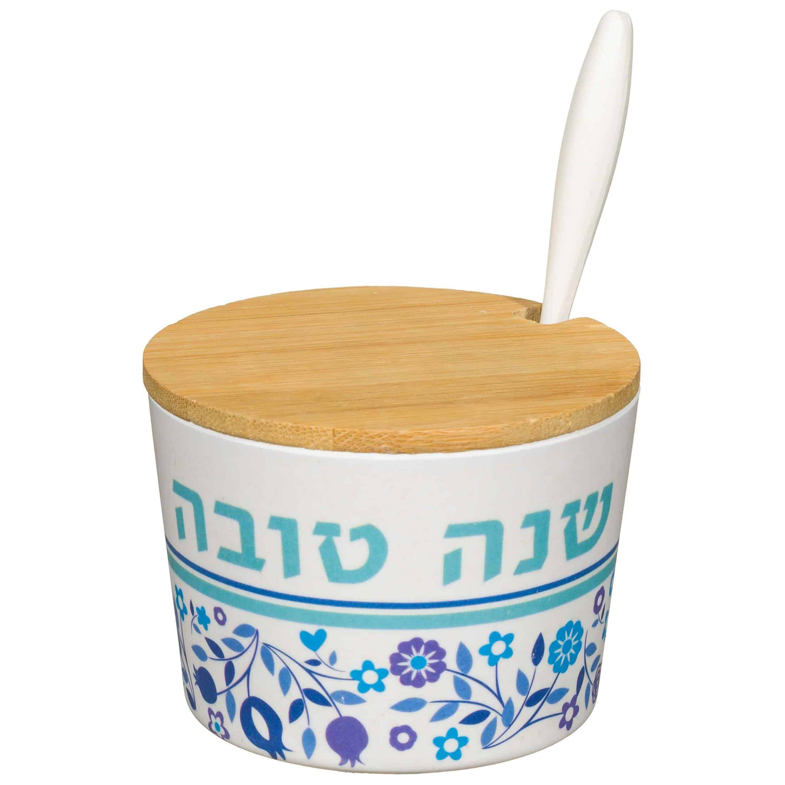 כלי לדבש במבוק טבעי "שנה טובה" - 6.5 ס"מ -דגם פרחים כחול סגול